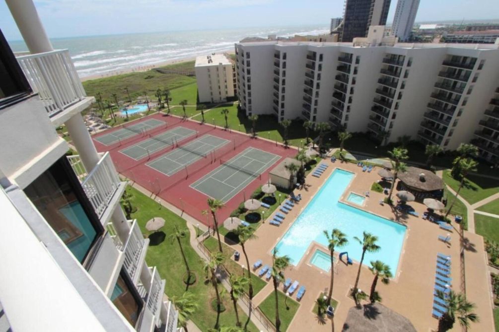 Royale Beach & Tennis Club